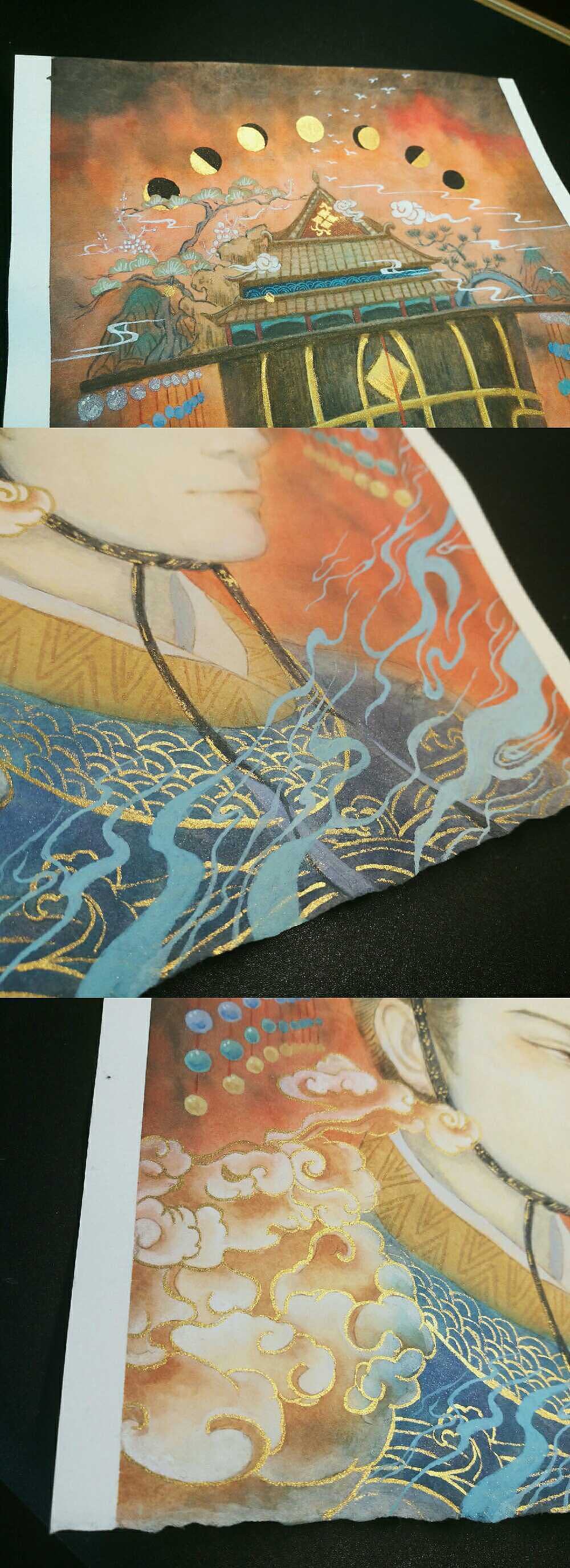 【鲁荒王九旒冕】<br>“洪武十八年,15岁的朱檀到兖州就职,沉湎棋琴书画,本来可以成为一个文采风流的藩王,后受到方术之士蛊惑,服食金石丹药,结果毒发伤了眼睛。朱元璋得知此事,对这个儿子大为厌恶。不久,年仅19岁的朱檀就死了。因为“好乐怠政”、“外内从乱” ,他的谥号被定为“荒”。”<br>冠冕之上承载国家江山,但王位尊而德薄,使国运如月圆缺不定,江山不稳。<br>