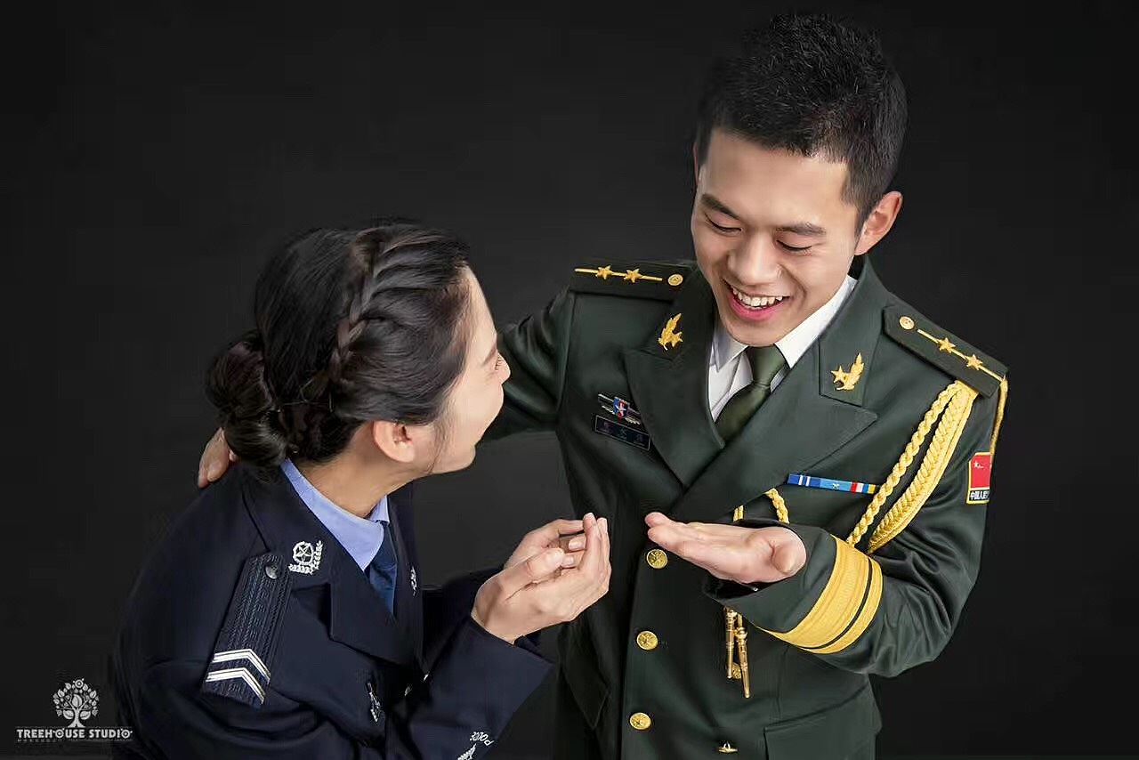 情侣军人写真