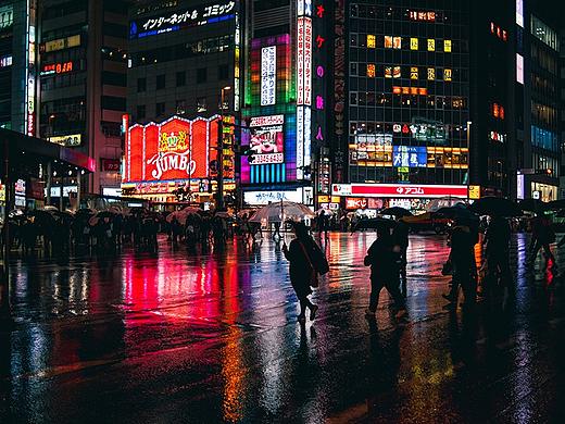 下雨的新宿（个人主页-ZMjQ4MDE5OTI=） - 人文/纪实摄影 - 站酷设计师AlienTyc原创素材 - 站酷ZCOOL