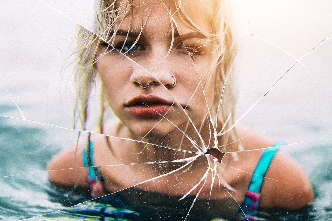 破碎镜子人物摄影