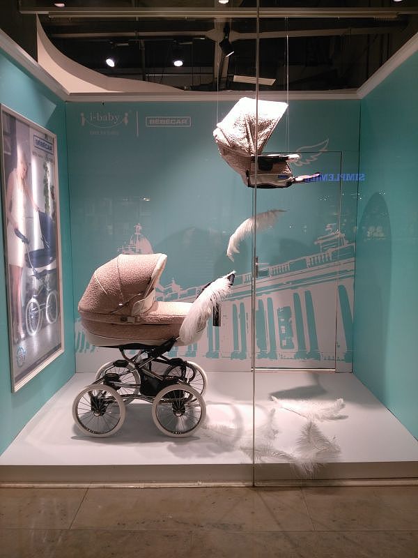 i-baby门店的橱窗背景设计（图ZNTY0NTM3OTI=） - 展陈设计 - 站酷设计师暖暖很好原创素材 - 站酷ZCOOL