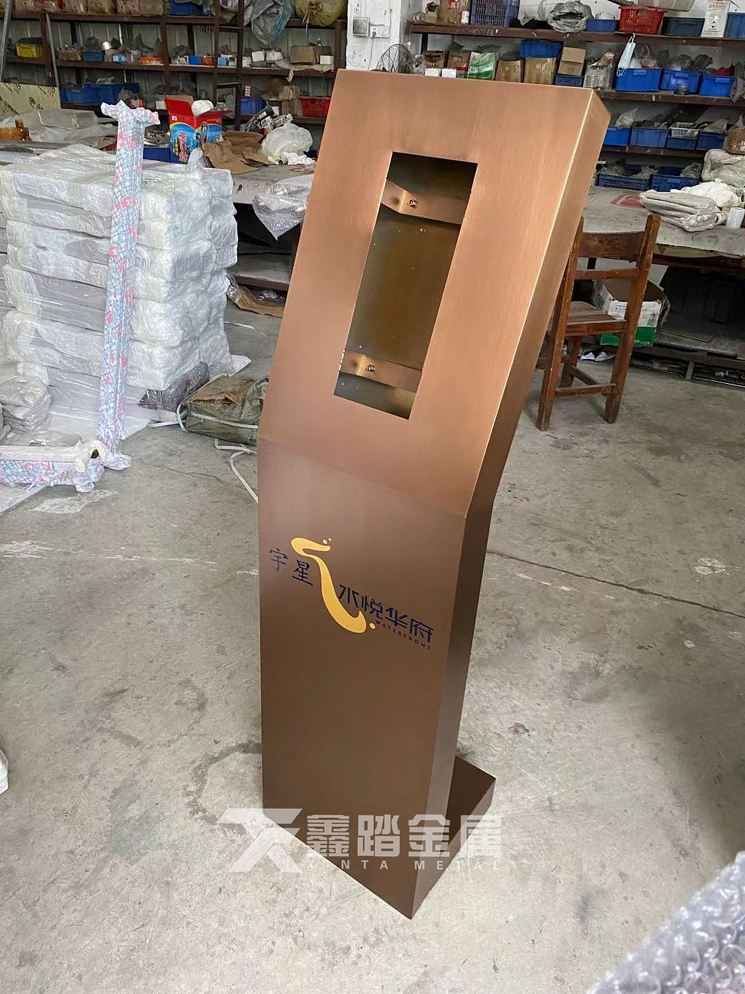 小区入口不锈钢刷卡机立柱 玫瑰金不锈钢门口机支架