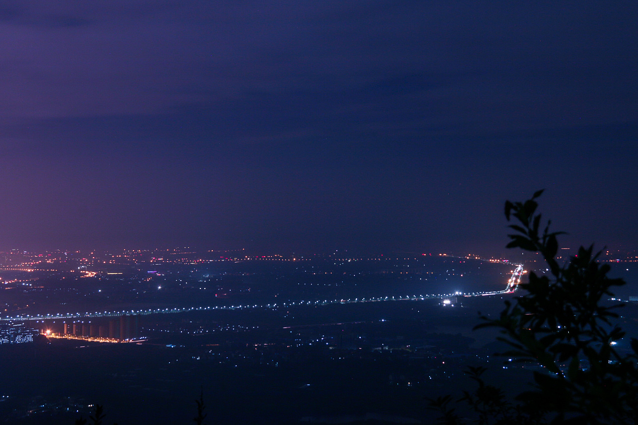 鱼峰山夜景图片
