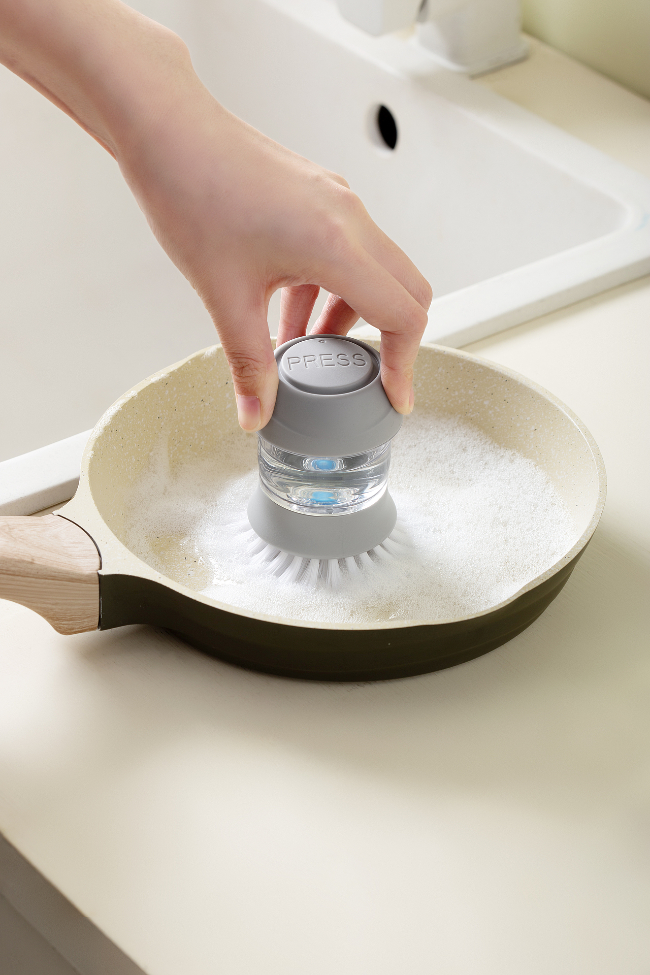 油壶海报图&沥水篮海报图&厨房收纳盒&按压锅刷