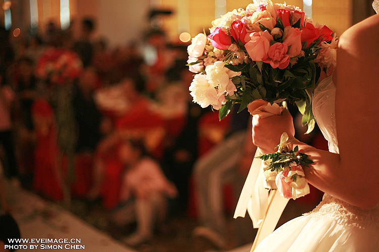 《婚礼上感人至深一瞬间》新闻纪实婚礼摄影作品Simon Chen（图ZNzI0MjQ0） - 人像摄影 - 站酷设计师婚礼摄影师陈昕原创素材 - 站酷ZCOOL