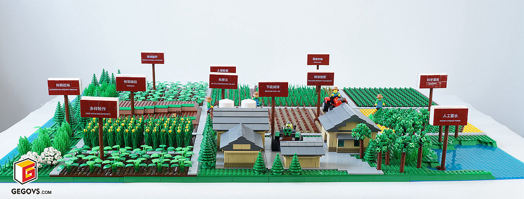 可持续家庭农场积木模型,作品尺寸:102*102*16cm