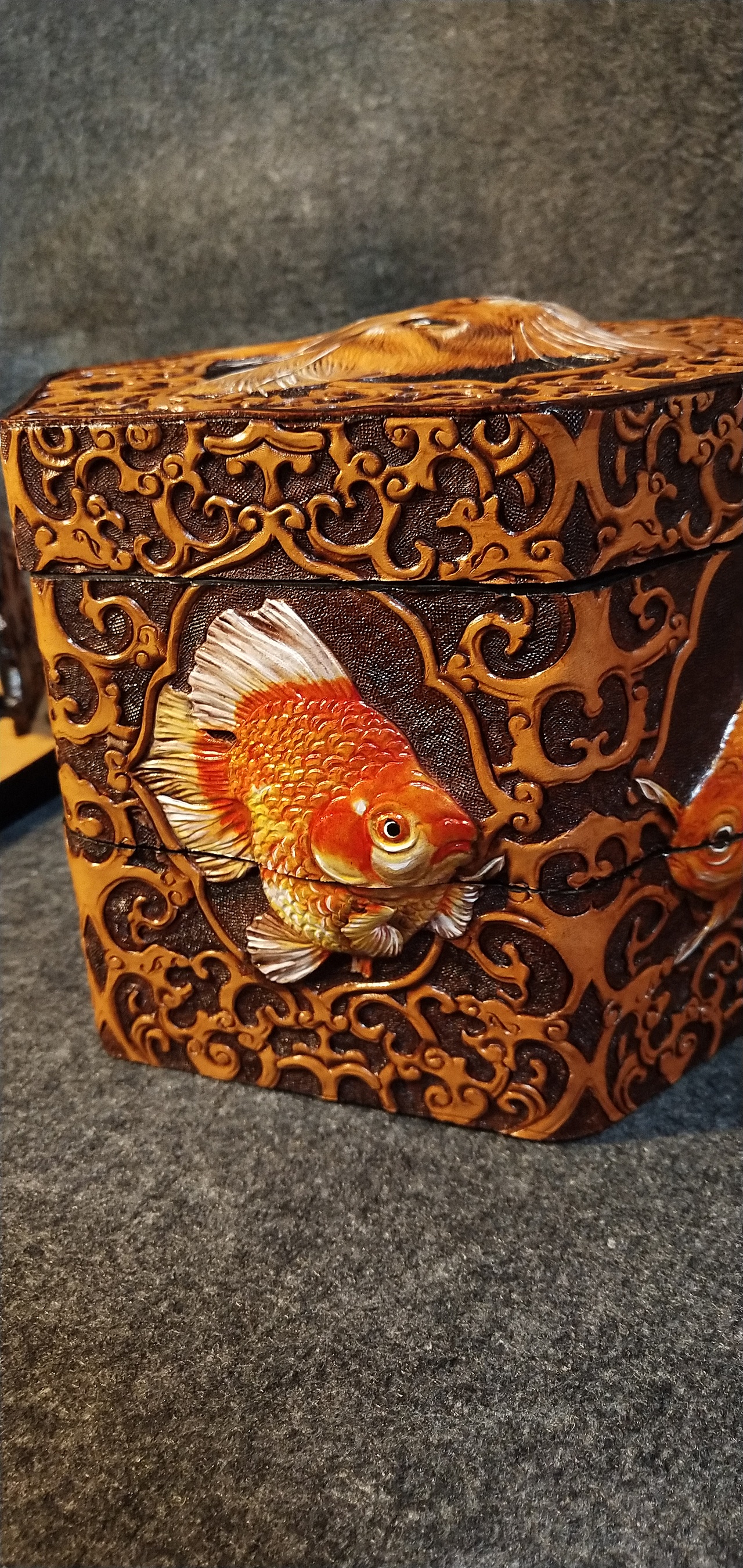 孟璐璐手工皮雕玲鱼珑