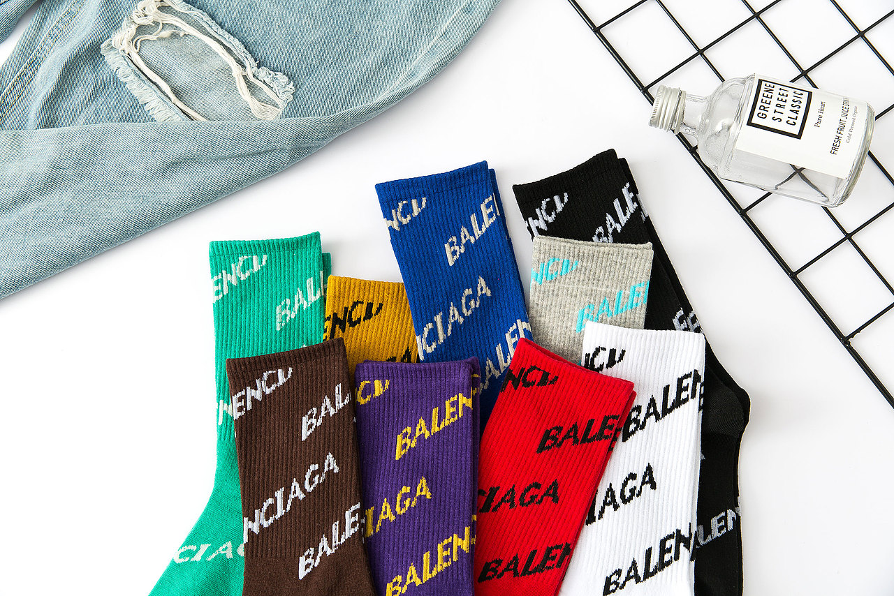 2019春夏女潮袜INS国潮字母袜日系街拍人像女生（图ZMTg4NDM2NDQ0） - 人像摄影 - 站酷设计师承影摄计原创素材 - 站酷ZCOOL