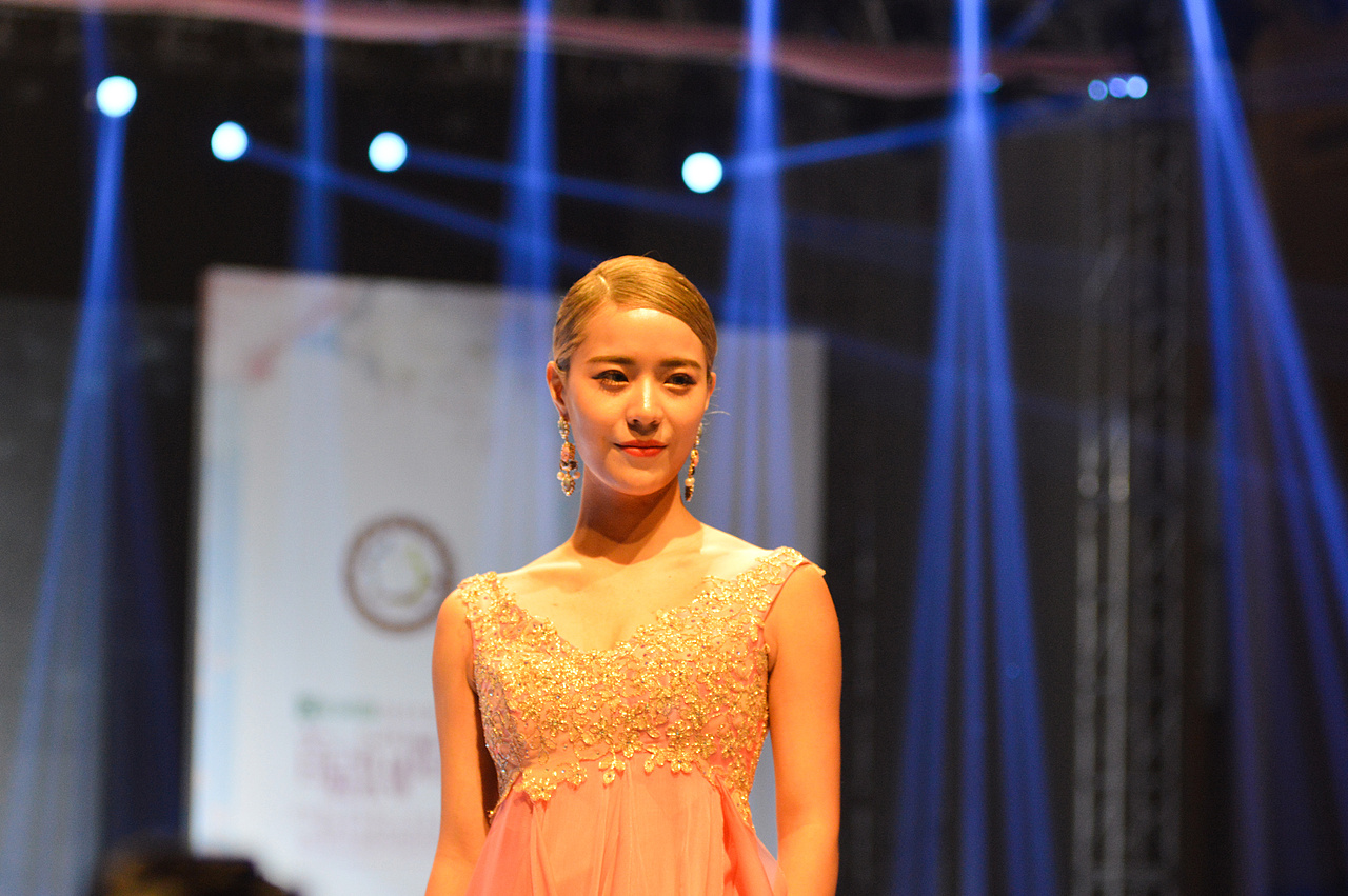 婚纱秀（图ZMTE2MTMyMjc2） - 人像摄影 - 站酷设计师楼大猪啊原创素材 - 站酷ZCOOL