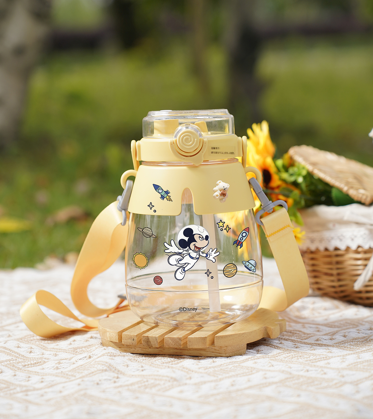 一组网红胖嘟嘟大肚杯外景摄影