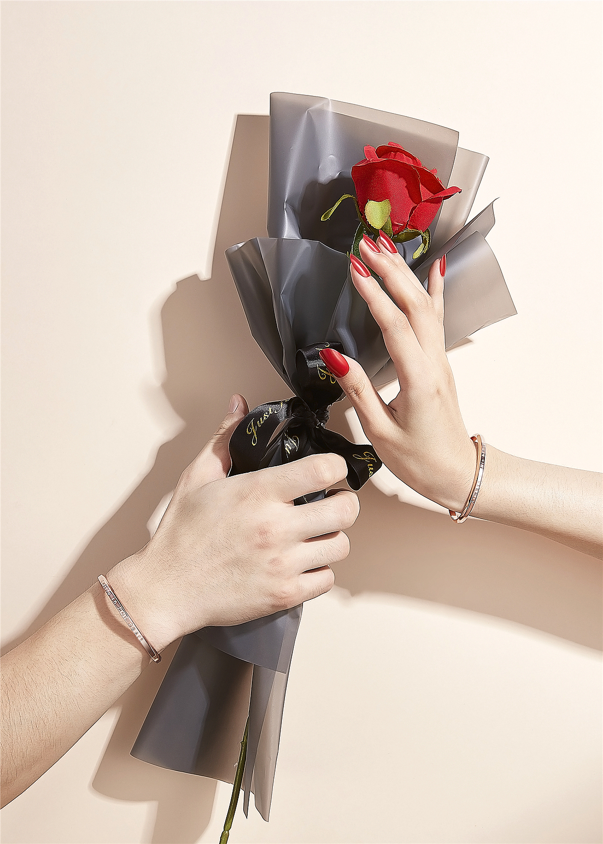 珠宝首饰摄影手镯模特图