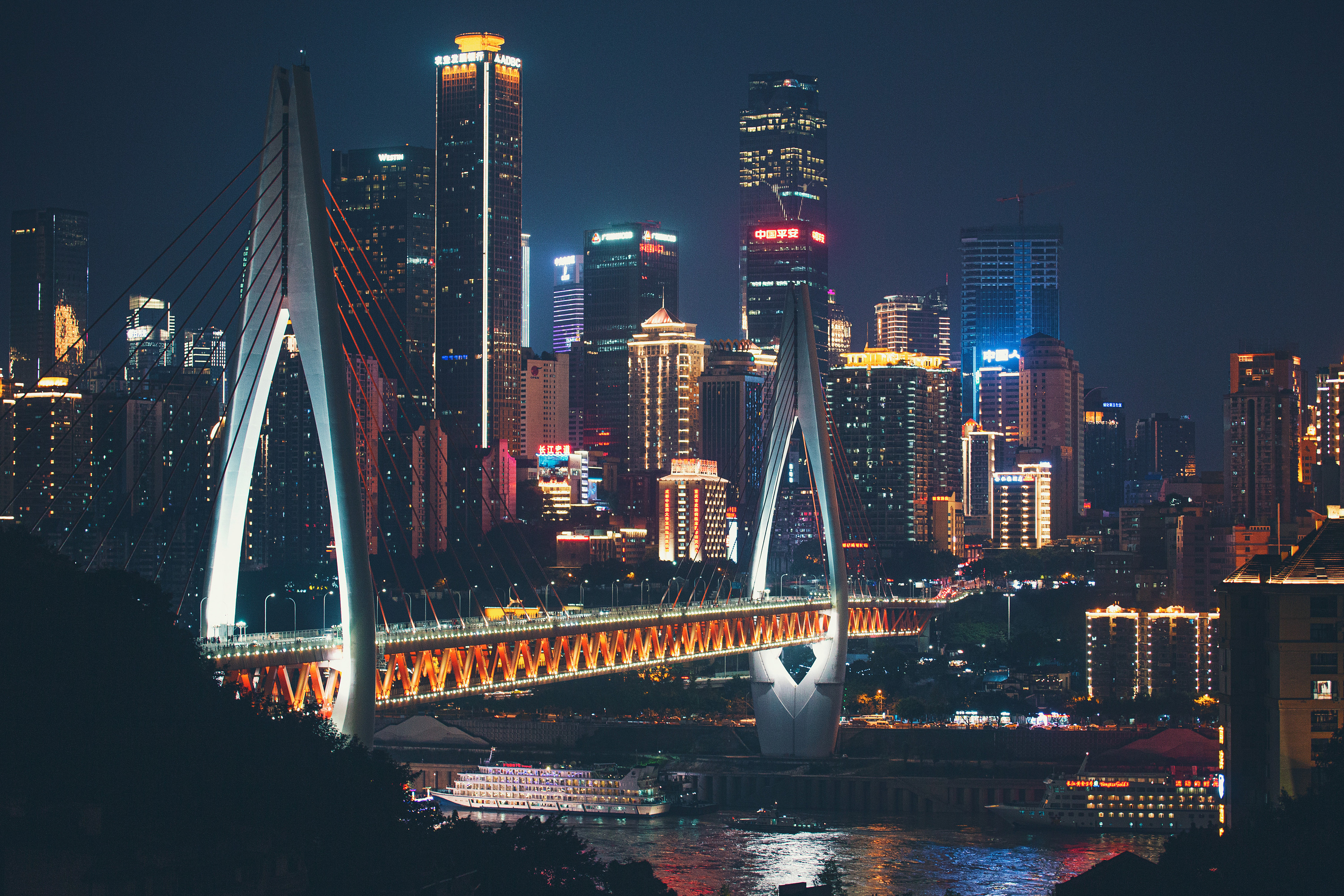 行走在重庆的夜晚