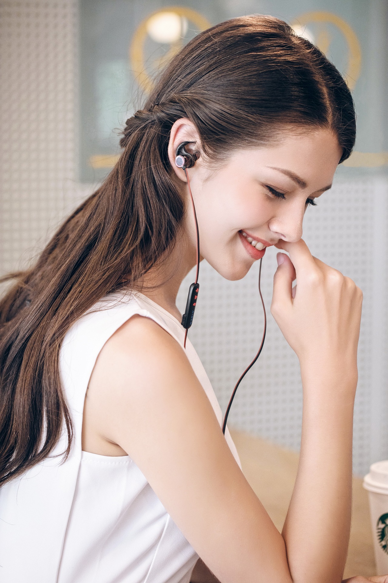 杭州卓米商业|时尚|服装摄影师 耳机earphones 拍摄