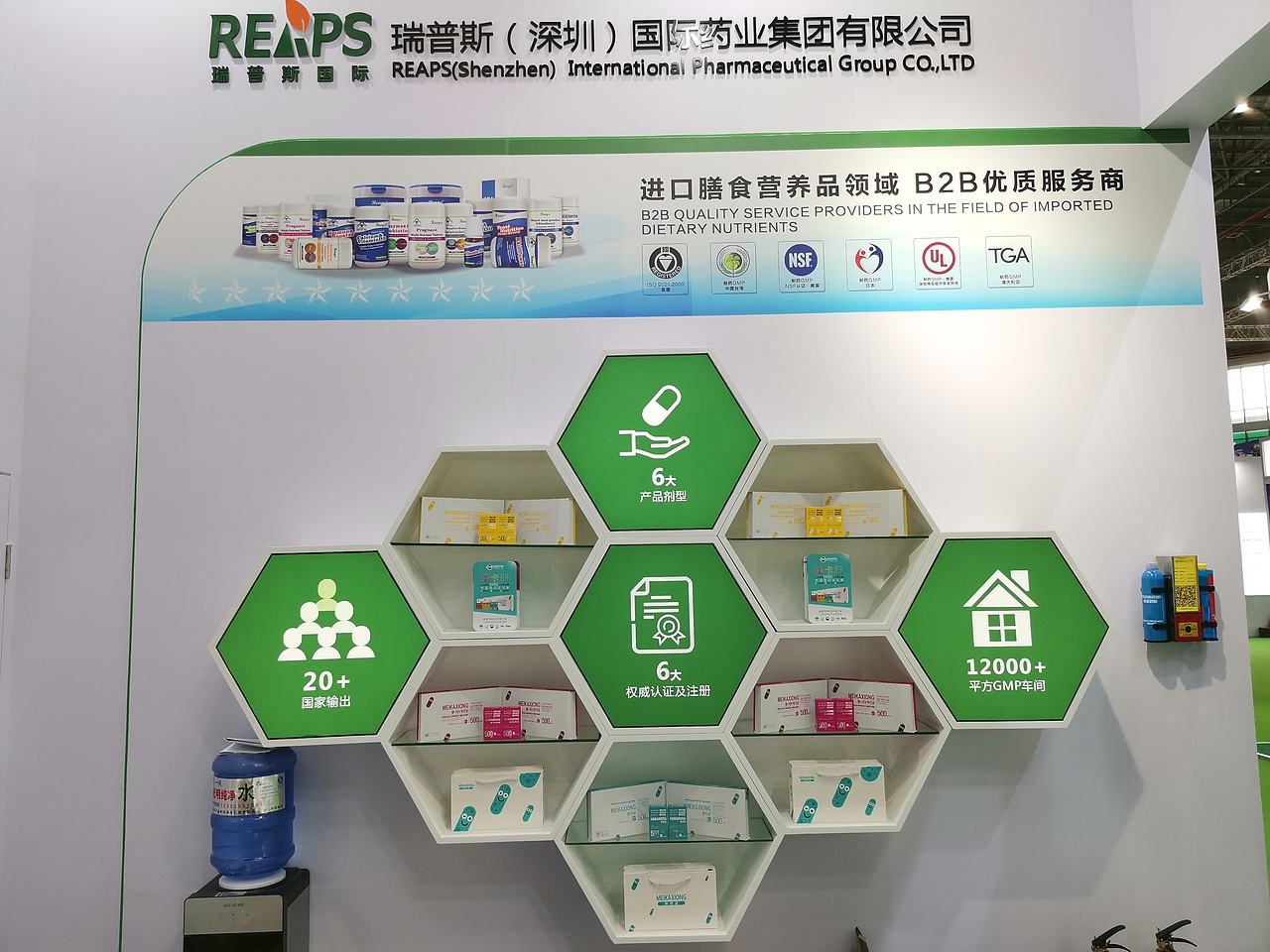 美卡熊邀你一起参加上海进口博览会（图ZMTgzNjkwMzM2） - 产品摄影 - 站酷设计师魔力圈圈原创素材 - 站酷ZCOOL
