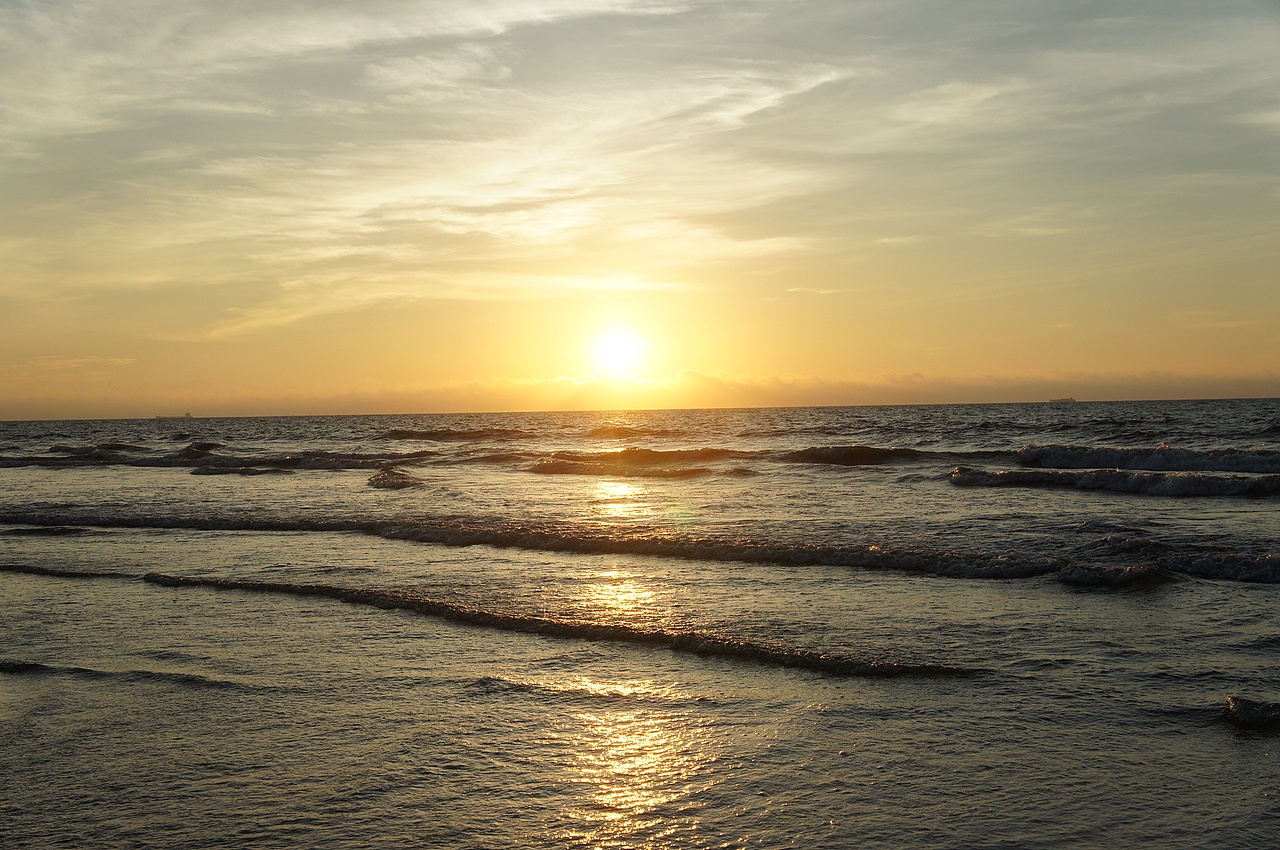 日出...天空....海边....