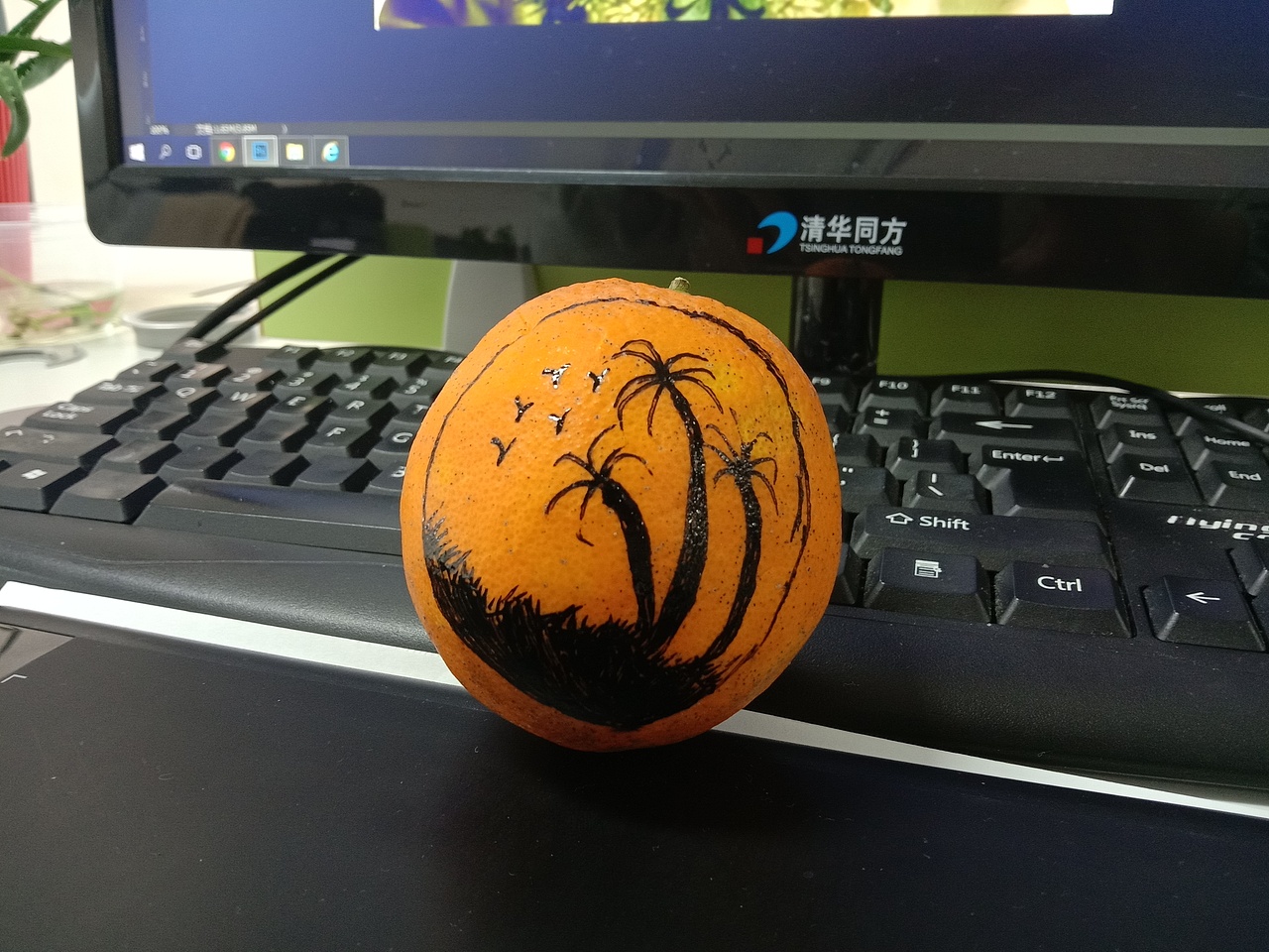 第一次在橙子上画画,好丑