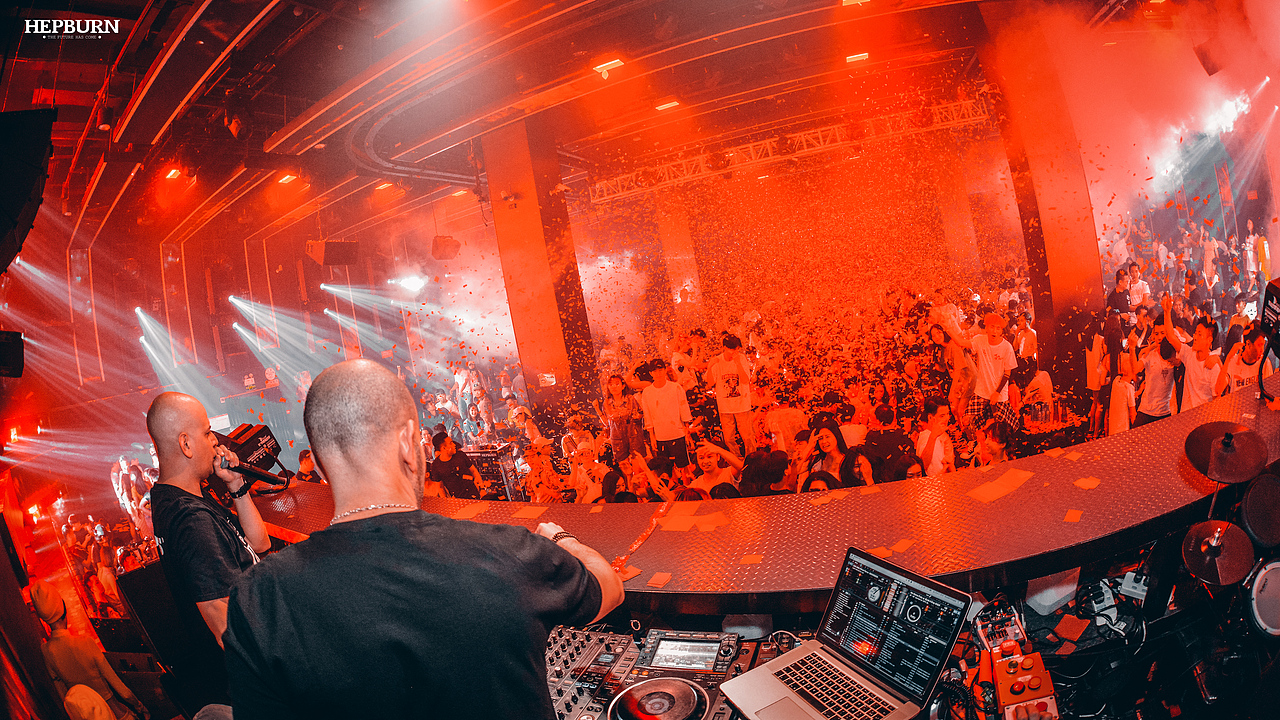 夜店摄影 · 毕夏大叔 | 2019 HEPBURN · Shenzhen（图ZMTYyMDA1OTQw） - 人像摄影 - 站酷设计师毕夏大叔原创素材 - 站酷ZCOOL