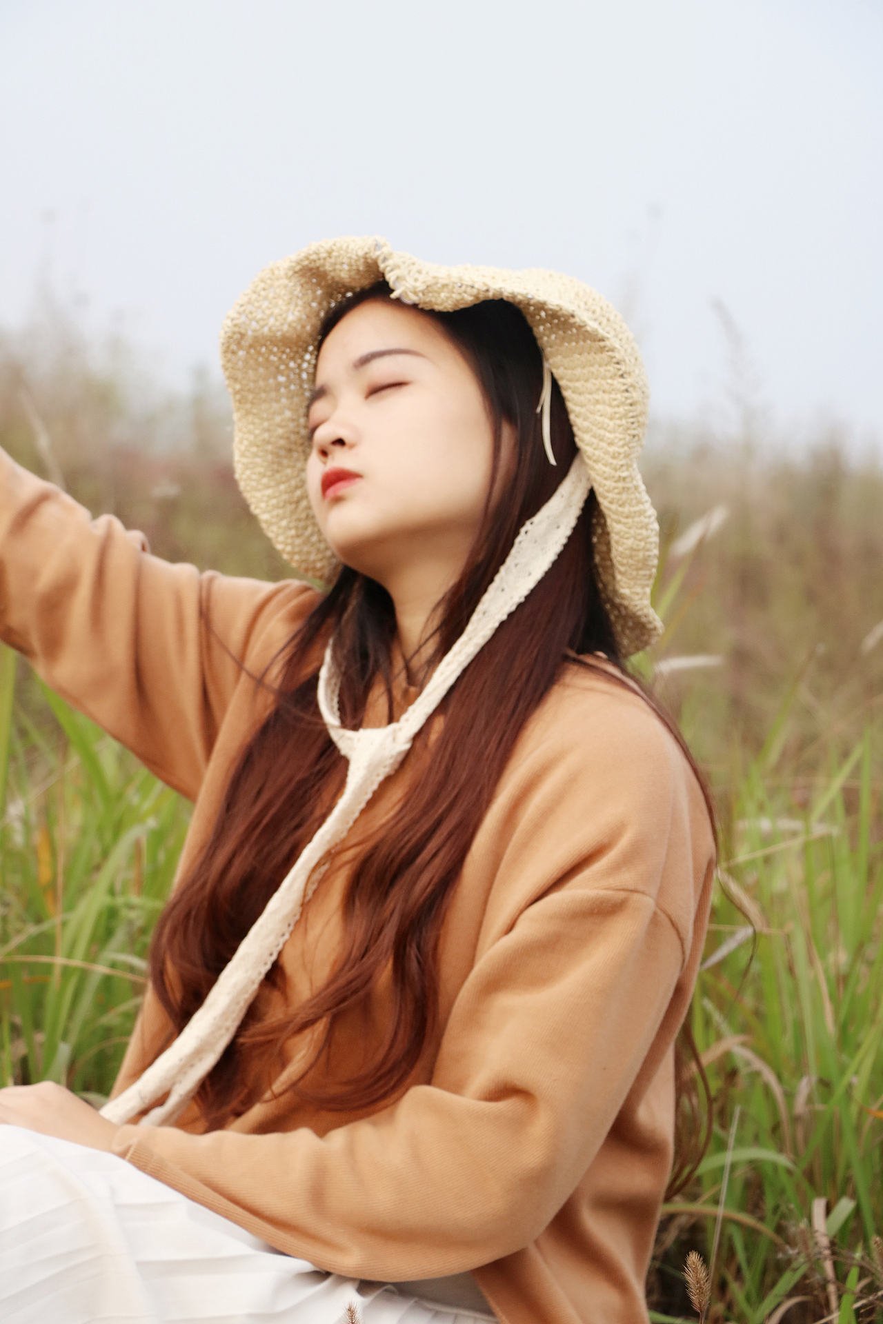 《在冬日的田野里等风来》（图ZOTY0MDg2MDQ=） - 人像摄影 - 站酷设计师SOPHY欧尼原创素材 - 站酷ZCOOL