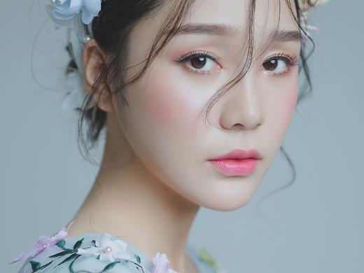 婚纱妆面