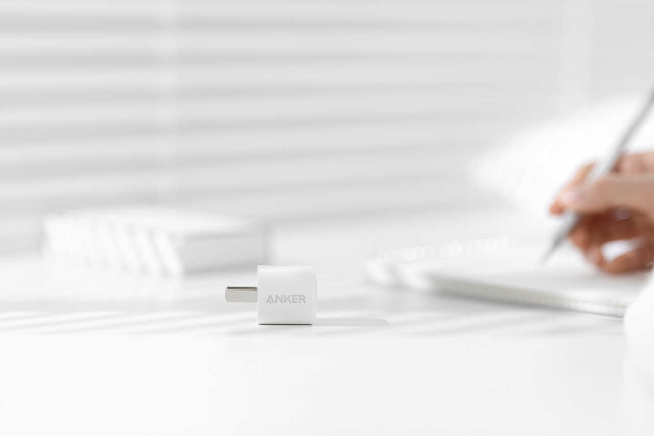 随手拍丨Anker A2633 20W充电头