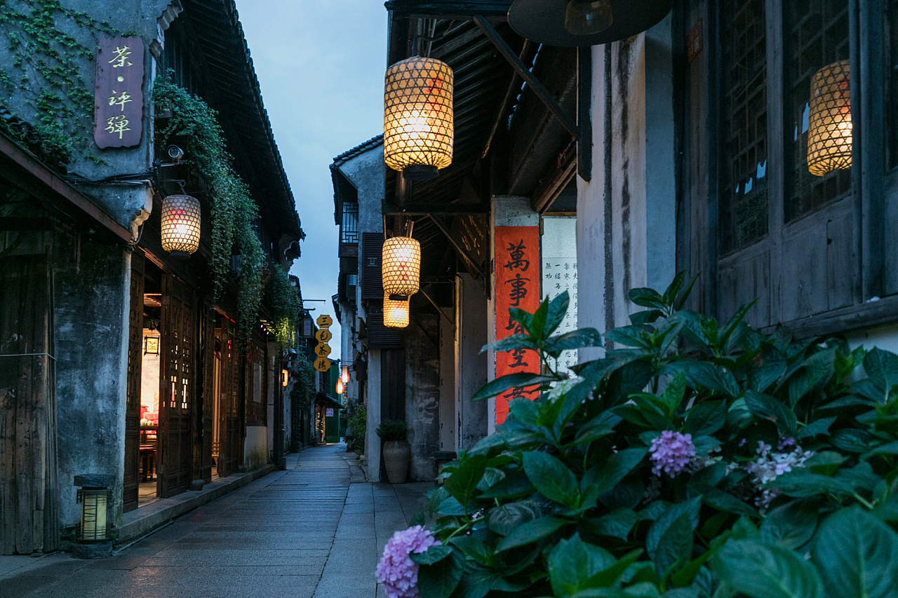 苏州周庄古镇贞丰文化街夜景