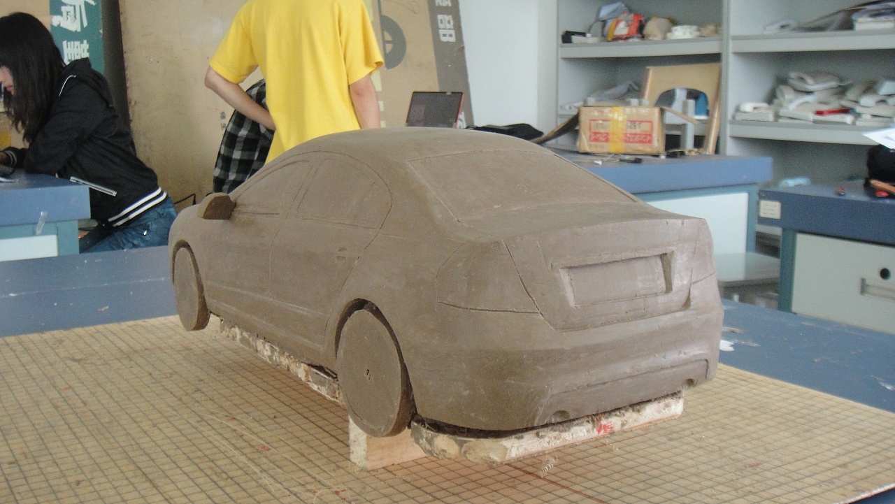 初次玩油泥做汽车模型