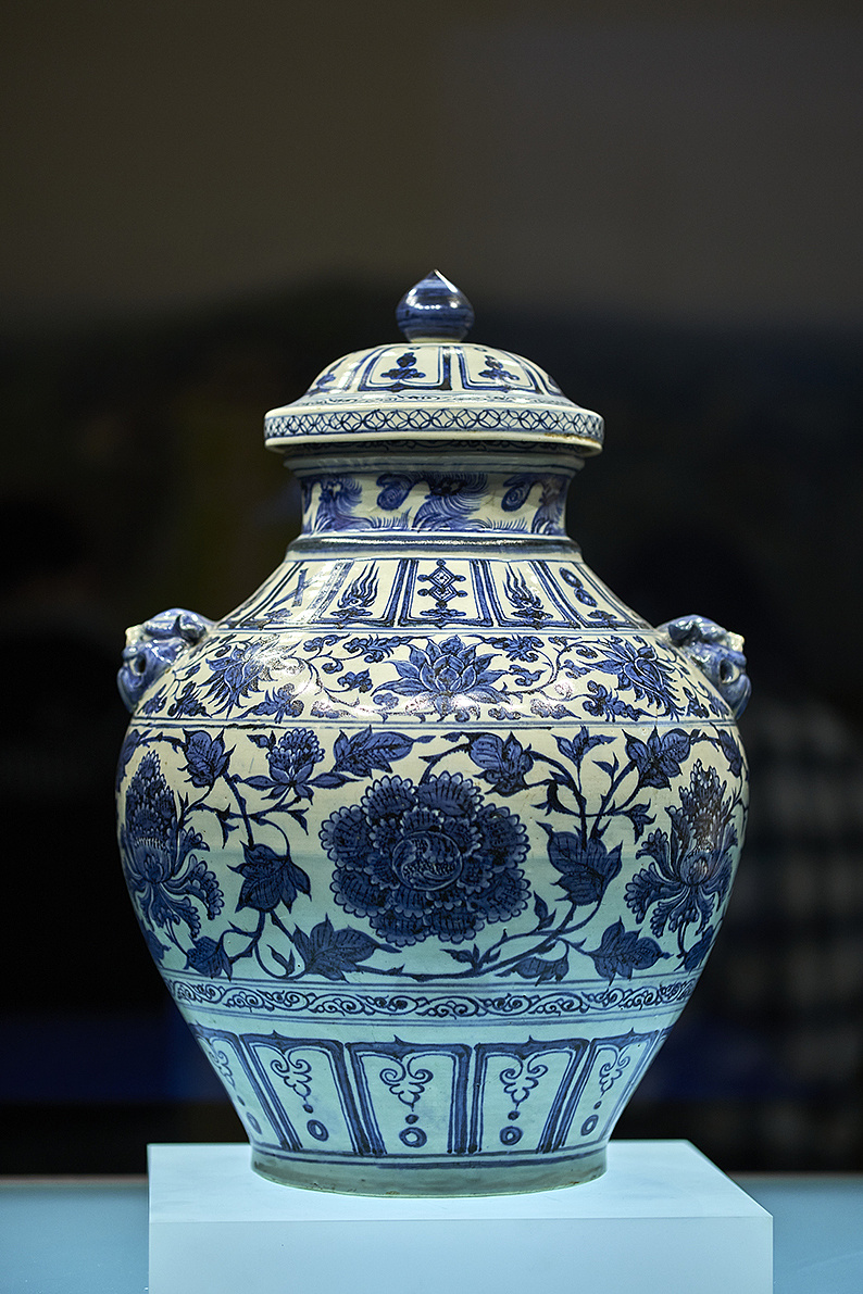 汤和墓元青花缠枝牡丹纹兽耳瓷盖罐