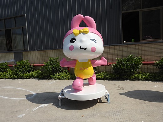 商场美陈动漫卡通ip吉祥物大型摆件玻璃钢兔子雕塑定制