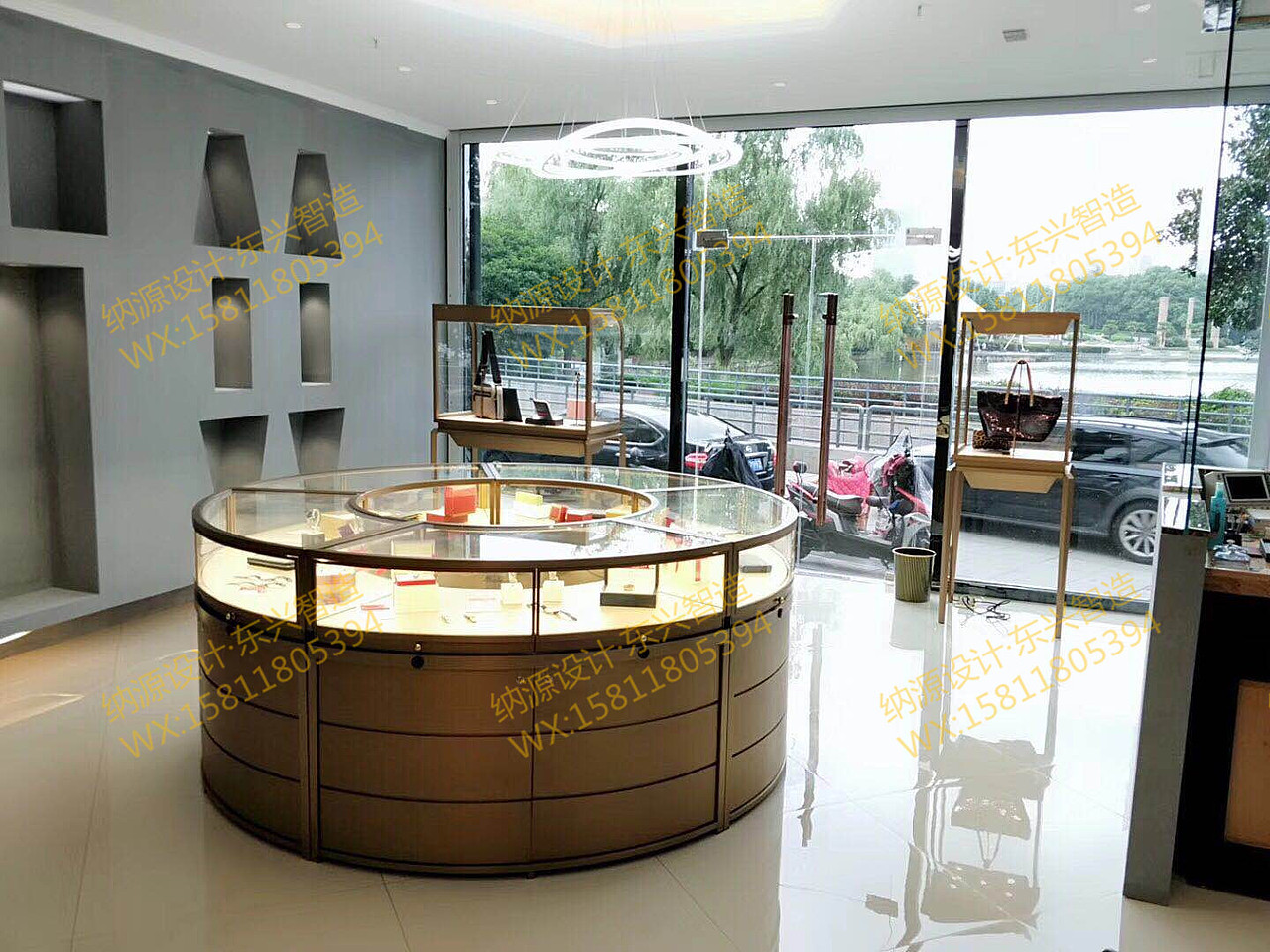 珠宝柜定制--卡地亚款弧形柜