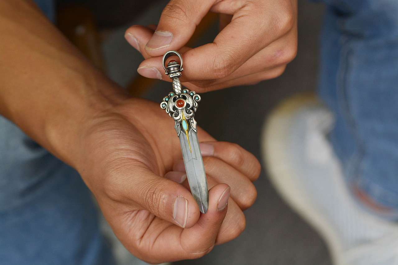 设计师作品|翡翠莫邪剑（图ZMjU0ODYzMjE2） - 首饰设计 - 站酷设计师天使原创珠宝设计原创素材 - 站酷ZCOOL