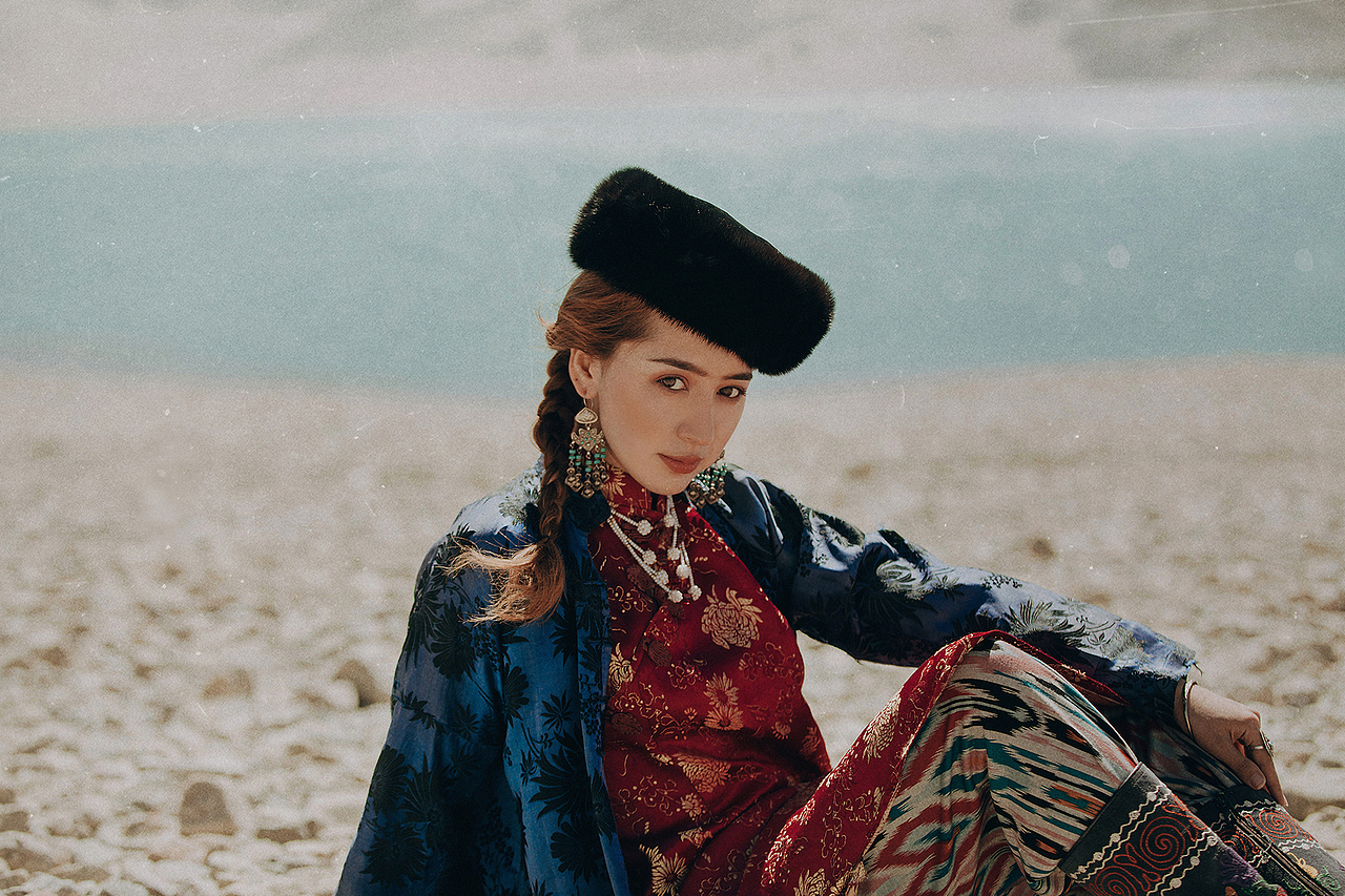 「Bayawan 戈壁」（图ZMjQyMTYxMTk2） - 人像摄影 - 站酷设计师小麦skin原创素材 - 站酷ZCOOL