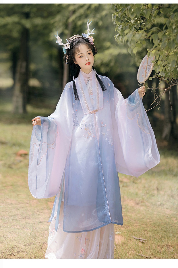 「汉服设计」去年出款的汉服设计稿