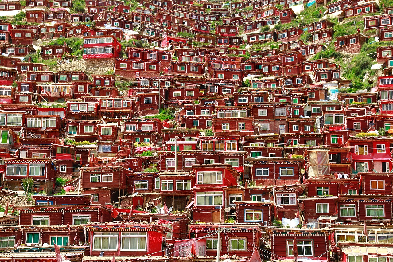 红彻天际的佛教圣地