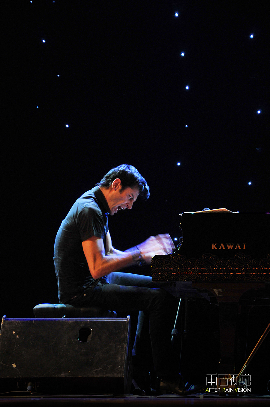 疯狂八神庵--马克西姆（图ZMTYxNzgwMA==） - 人像摄影 - 站酷设计师ARV雨后视觉原创素材 - 站酷ZCOOL