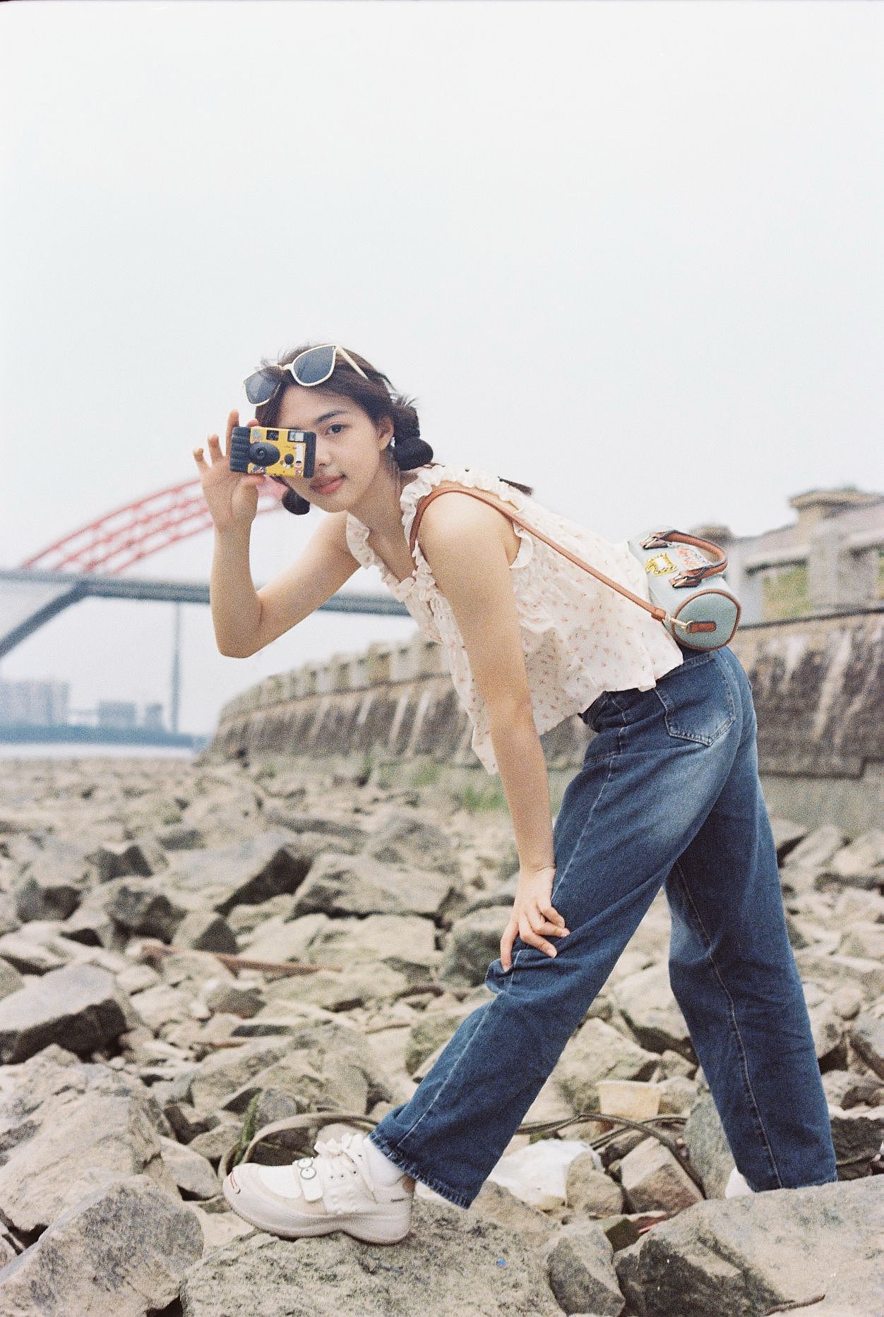 想借你心头的阳光盛进一片浪漫