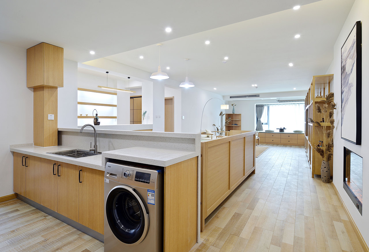 厨房按功能分为：储存、烹饪和洗涤，合理安排厨电和橱柜功能，打造更方便的操作空间。