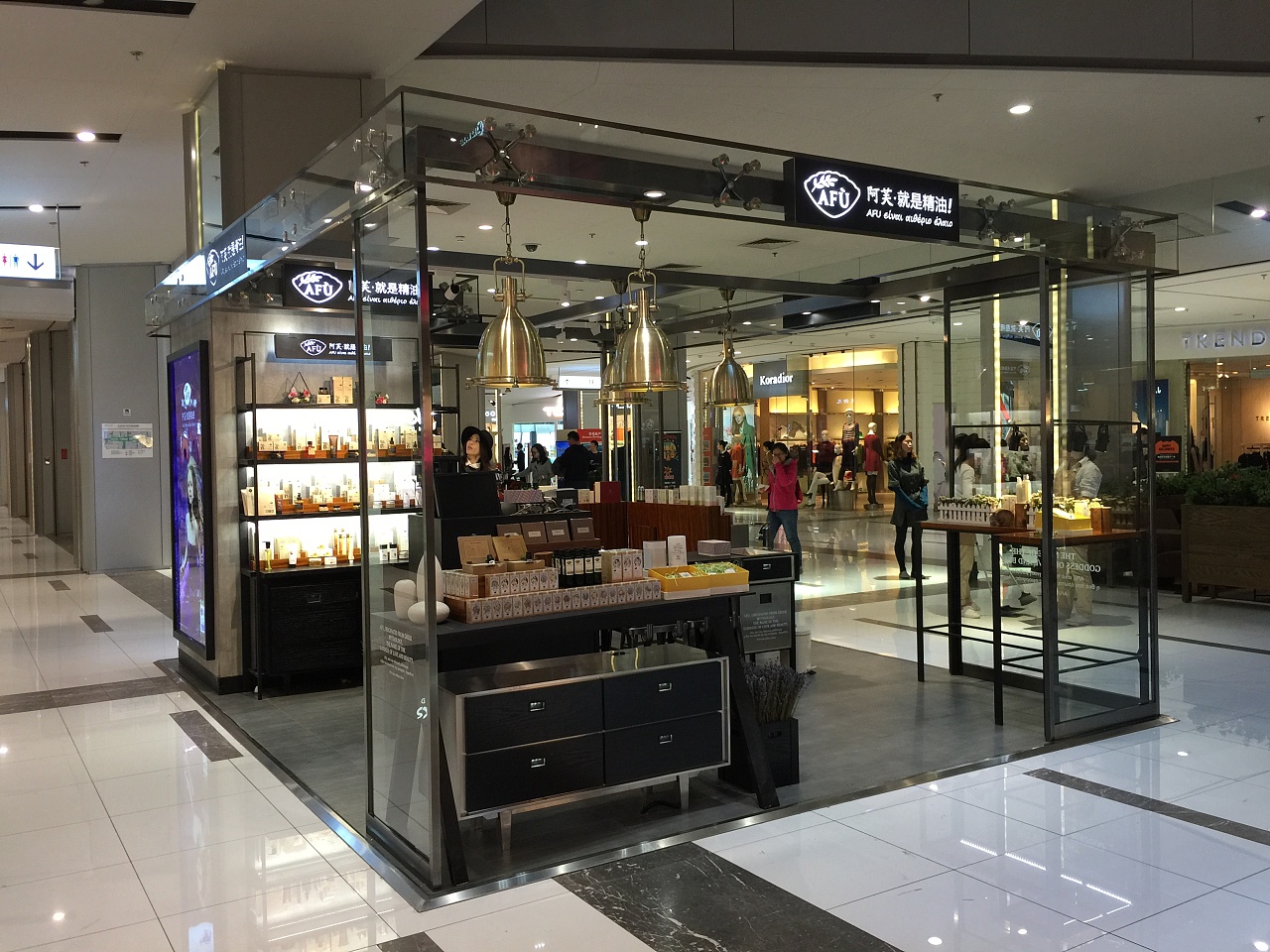 阿芙就是精油,新形象3.0版全国更新换代,北京未来广场店更新完毕.