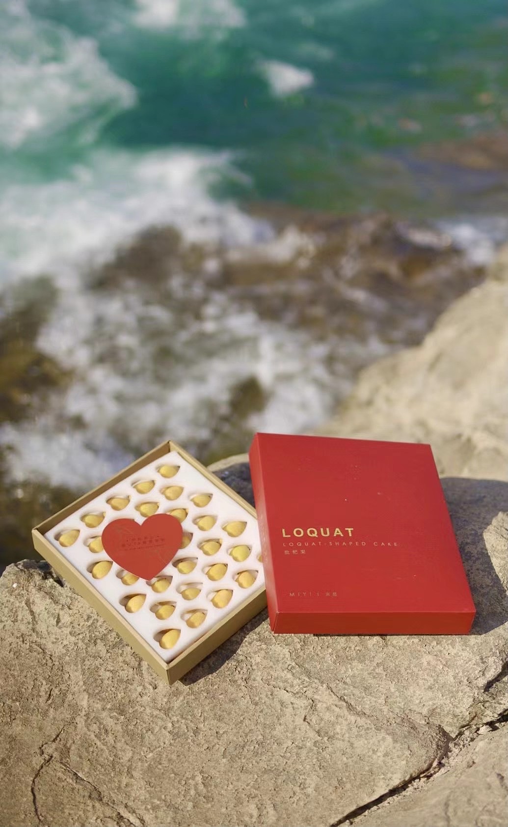 原创:轻奢水果(枇杷)包装设计