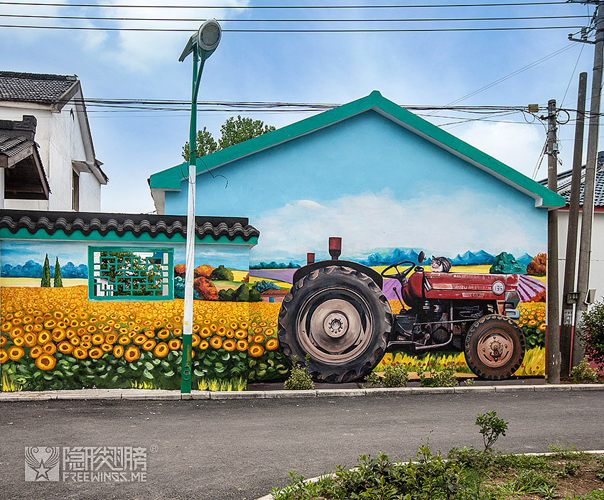 ▲ 挺神气的一拖拉机,似乎是在炫耀:想我大江宁也有向日葵和薰衣草田!