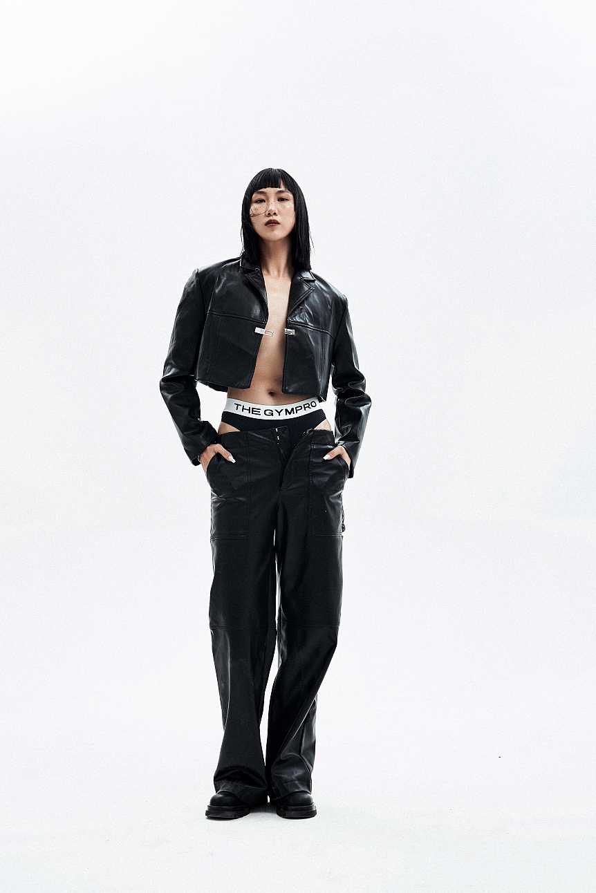 个人作品|运动内衣拍摄极简look（图ZMzMyMjIyNDM2） - 产品摄影 - 站酷设计师摄影师白戒一原创素材 - 站酷ZCOOL