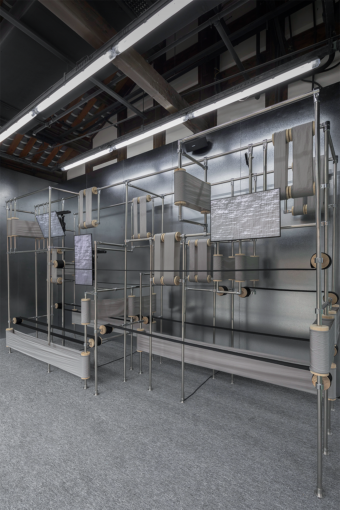 REVIEW - INTO EXKOEN