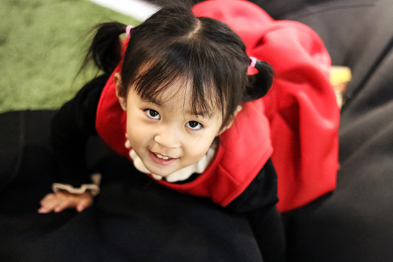 宜家行之天真无邪小美女