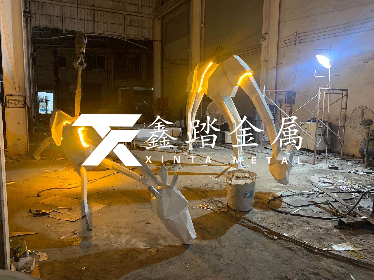 304不锈钢长颈鹿雕塑、切面不锈钢仿真动物雕塑小品