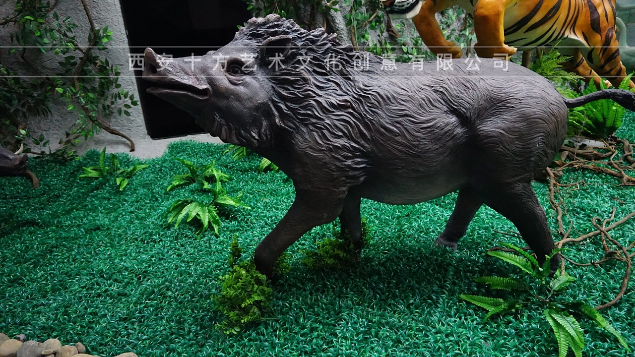 桂林甄皮岩国家森林公园博物馆玻璃钢动物雕塑制作