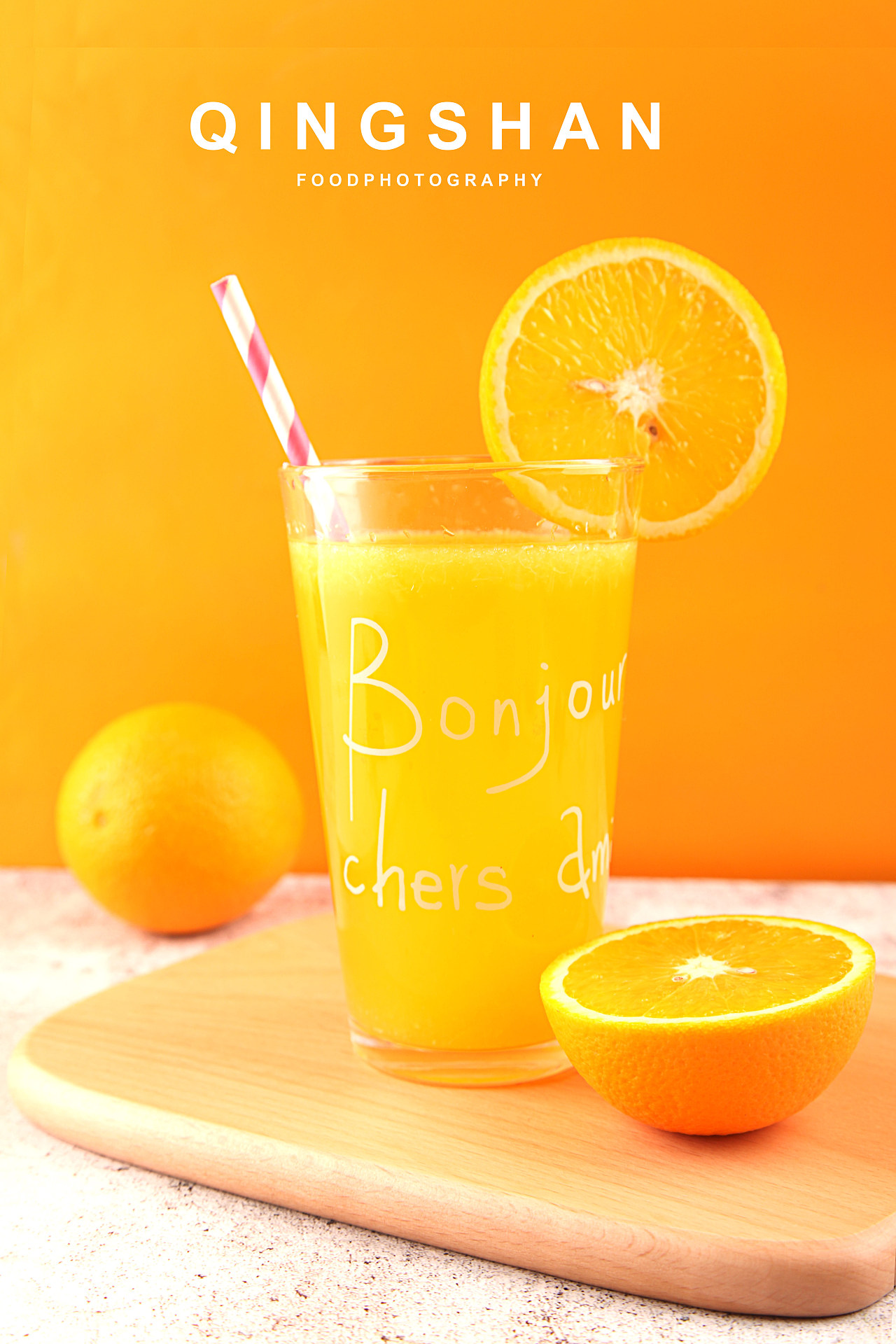 榨好的新鲜橙汁