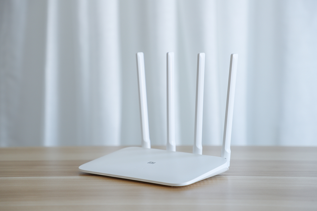 小米路由器（图ZMjIwNzYxNjI0） - 产品摄影 - 站酷设计师拍照片的徐老师原创素材 - 站酷ZCOOL