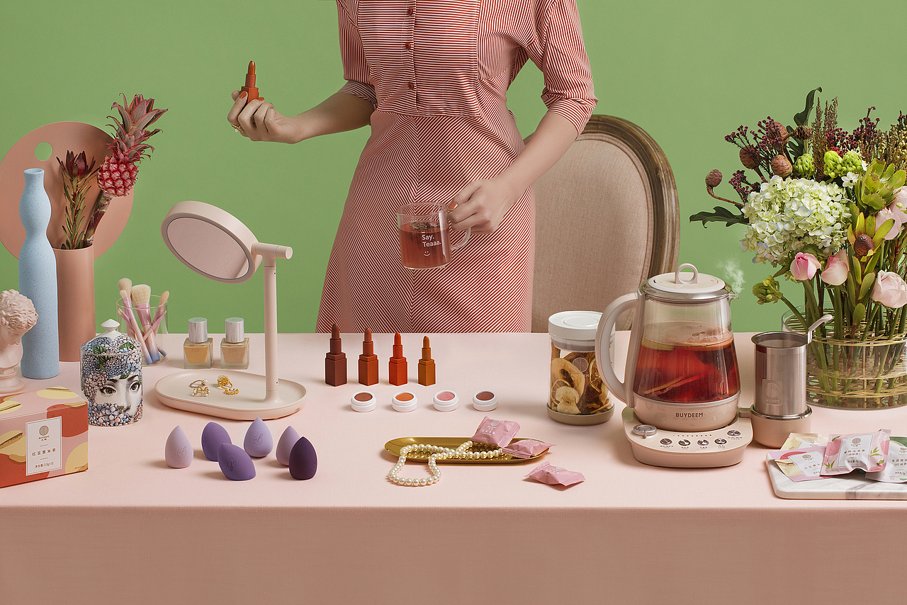 准备出门约会前的她
由内而外做好准备<br>________