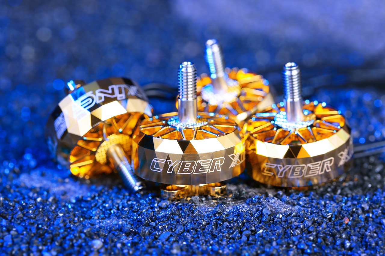 FPV穿越级砖石电机室内室外拍摄（图ZMjQ3NjIzNTQw） - 产品摄影 - 站酷设计师likeliuz原创素材 - 站酷ZCOOL