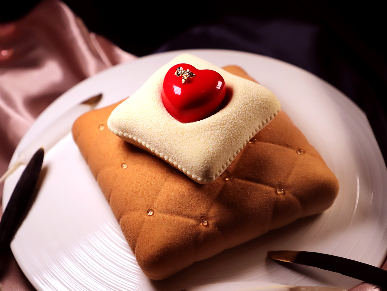 情人节抱枕爱心蛋糕|摄影|产品|nicegir1 - 原创作品 - 站酷 (zcool)