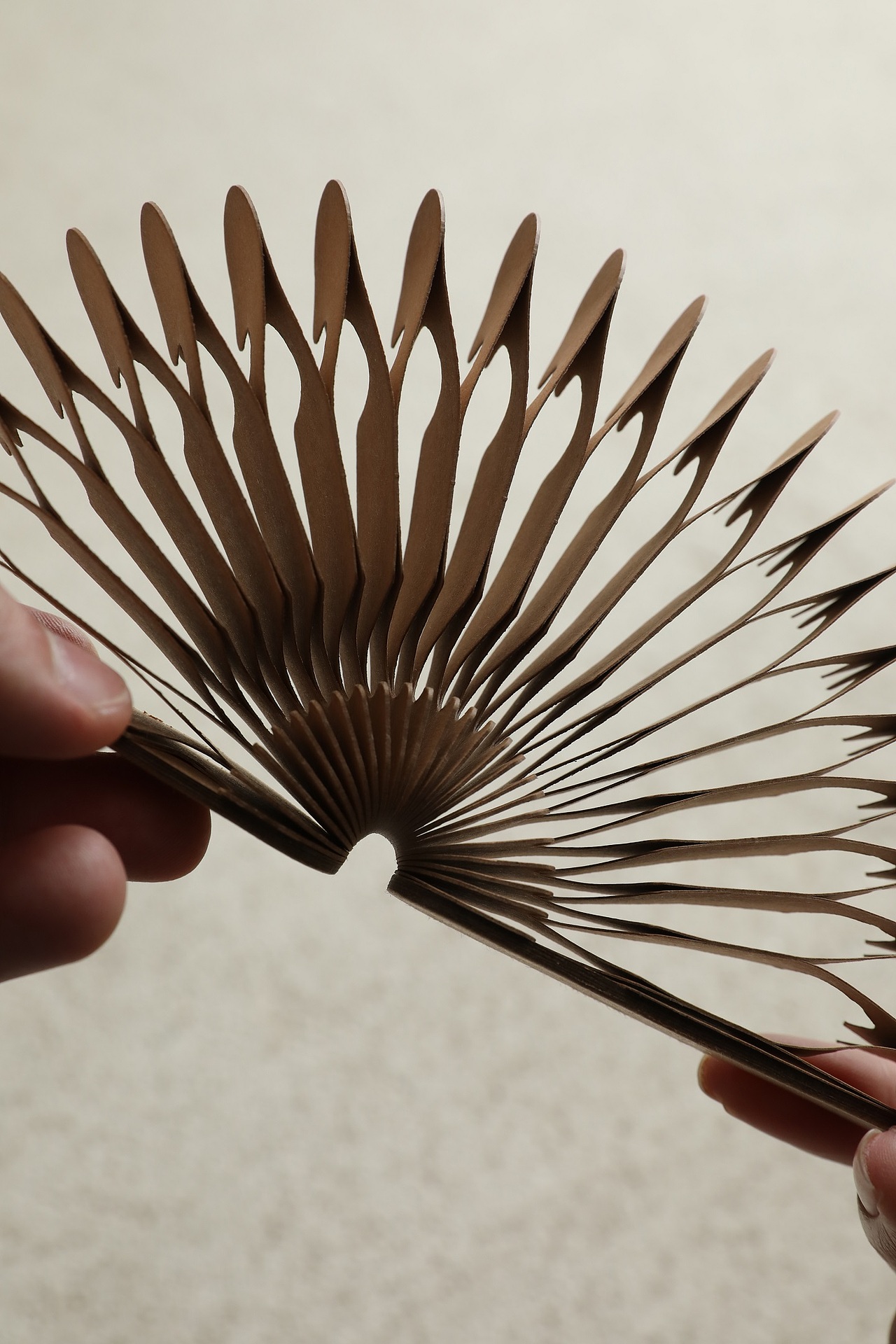 十八纸——胶囊手机支架（图ZMjYyNzg4NDI4） - 生活用品 - 站酷设计师十八纸风琴纸家具原创素材 - 站酷ZCOOL